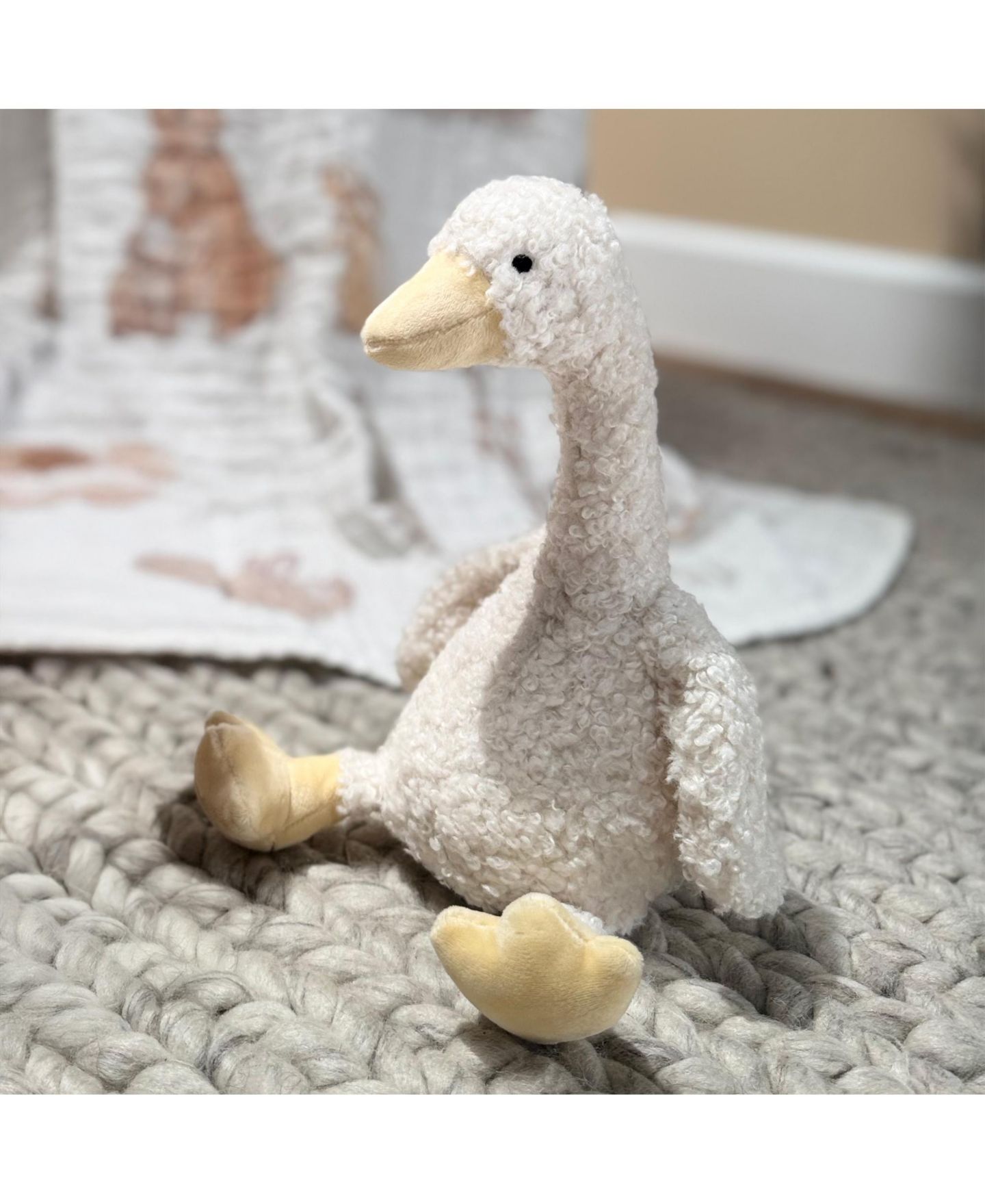 Детская мягкая игрушка Lambs & Ivy Signature Bunny Hop Plush Goose Stuffed Animal Toy - Lucy, цвет: Белый — фото 5