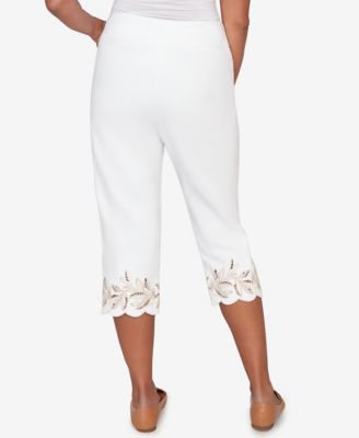 Women's  Natural Wonder Leaf Cut Out Super Stretch Denim Capri Jeans