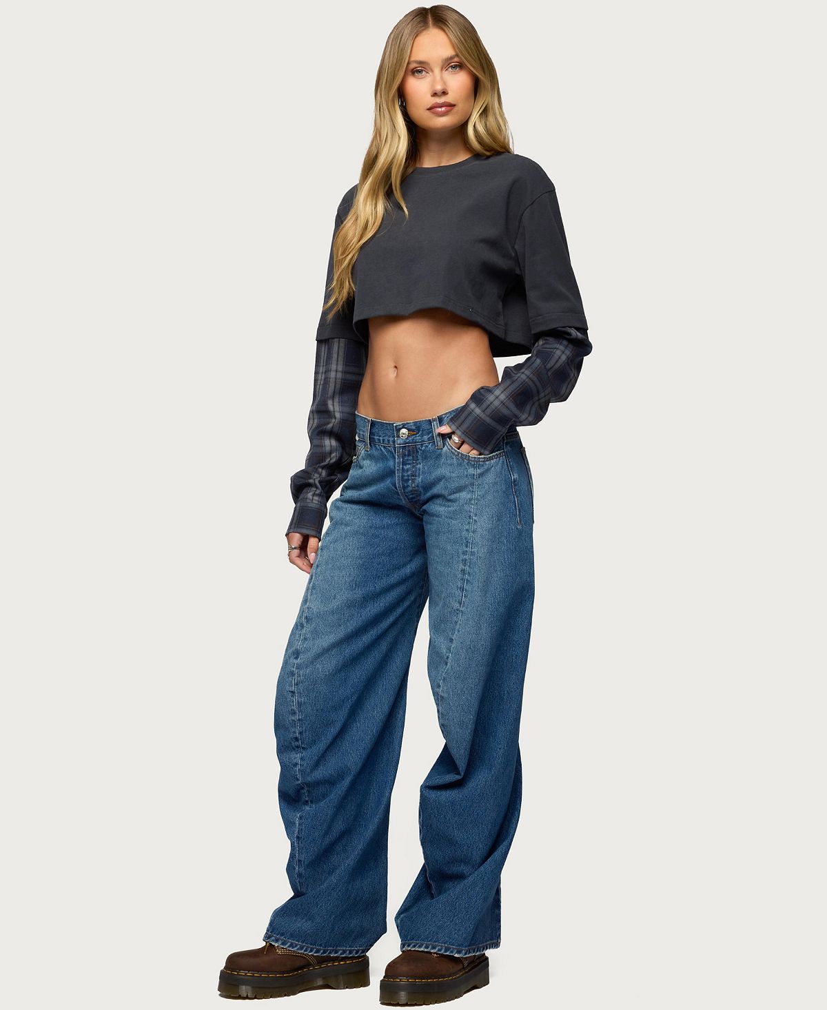 Edikted Women's Maiah Low Rise Barrel Jeans view 3 — MAYCSS fashion products
