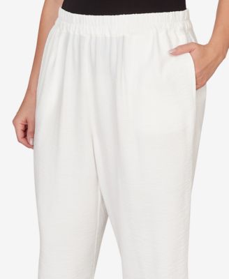 Plus Size Crowd Pleaser Floral Embroidered Relaxed Capri Pants