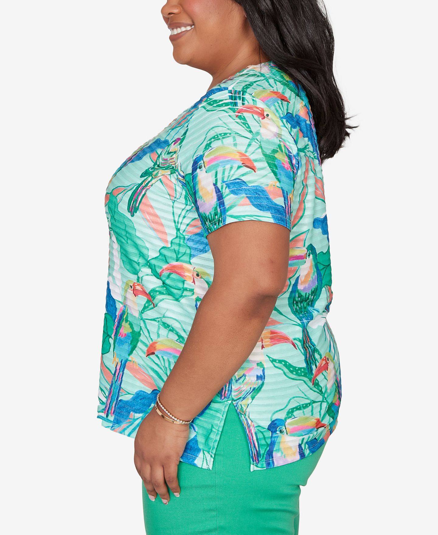 Женский топ Alfred Dunner Plus Size Resort Living Toucan Textured Short-Sleeve, цвет: Пальмовый зелёный — фото 4