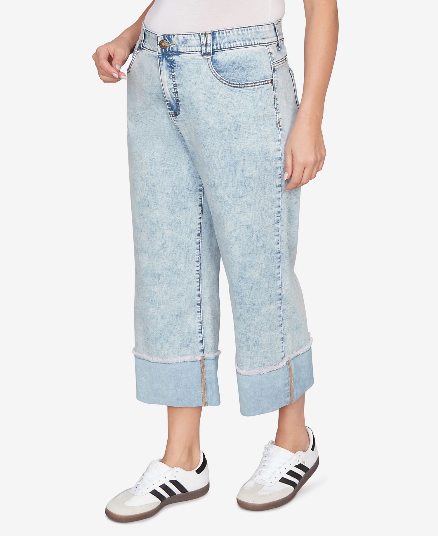 Plus Size Comfort Waist Wide-Leg Cropped Jeans