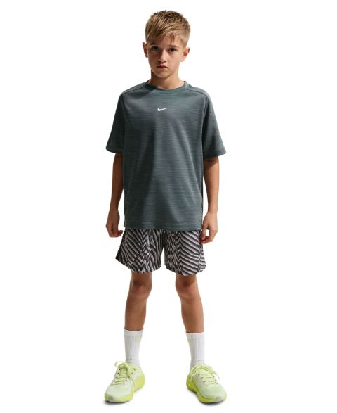 Тканевые тренировочные шорты для мальчиков Nike Dri-FIT, цвет: Чёрный / Белый