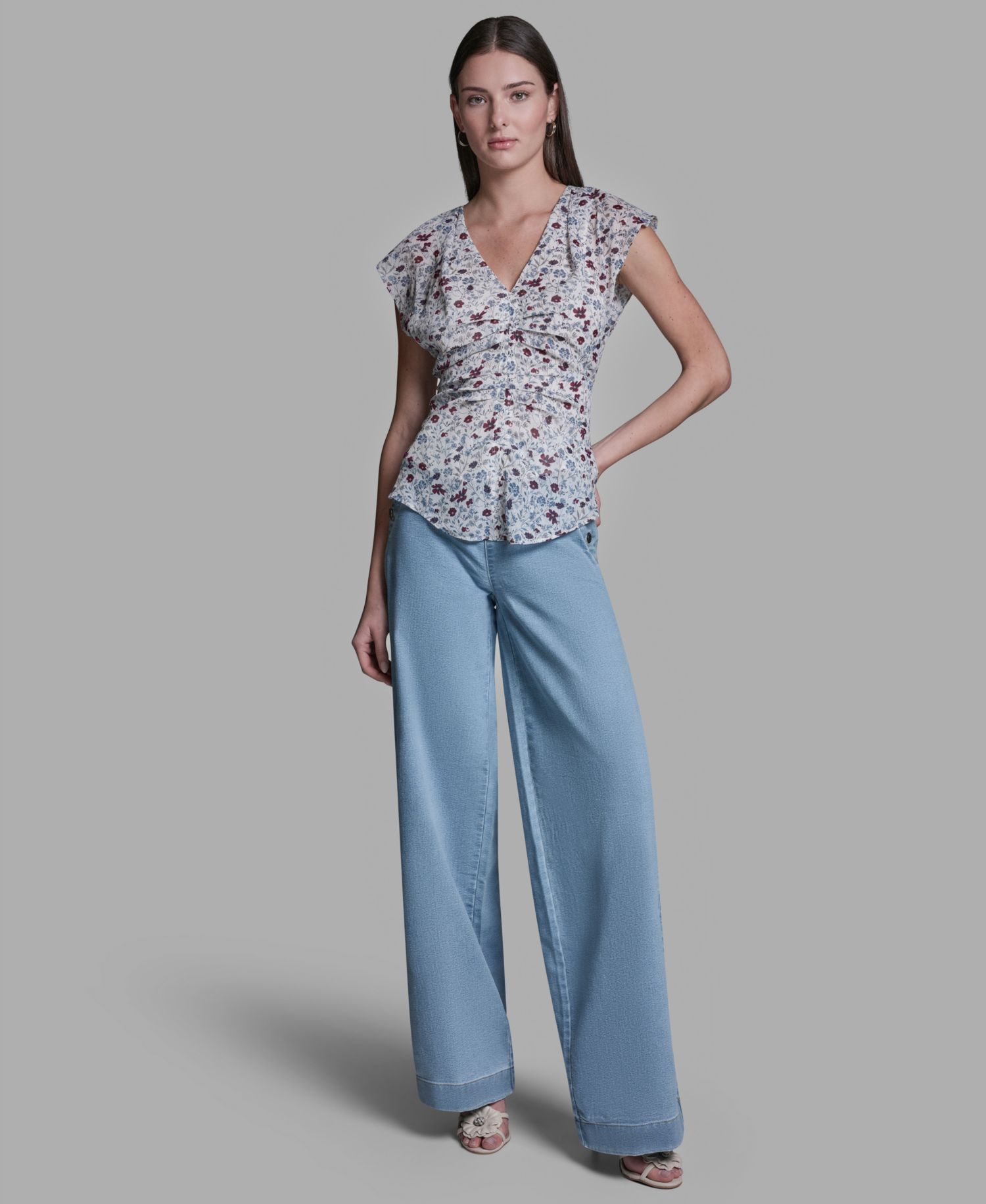 Women's V-Neck Sleeveless Ruched Detail Top