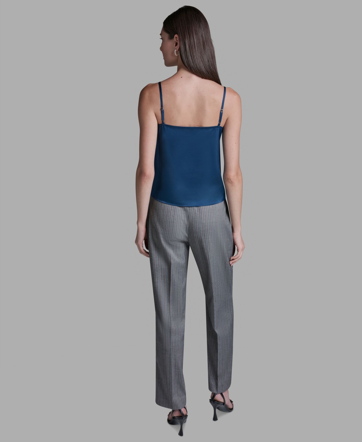 Женская блузка BCBG Lace Sleeveless V-Neck Cami Blouse, цвет: Индиго ночной — фото 6