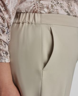 Plus Size Mid-Rise Ankle Pant