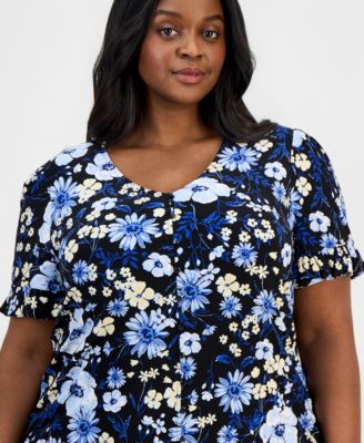 Plus Size V-Neck Short-Sleeve Top