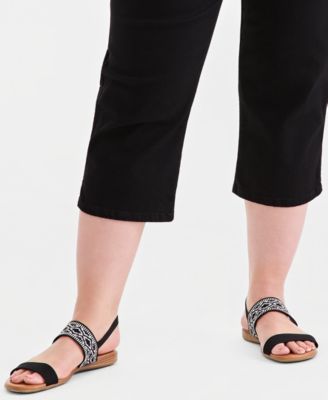 Plus Size High-Rise Shaping Capri Pants
