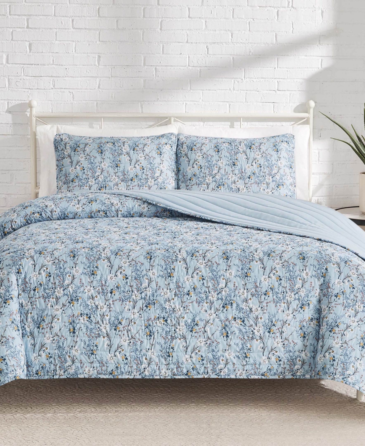 Lucky Brand Soft Floral Reversible Design 3-Pc Quilt Set