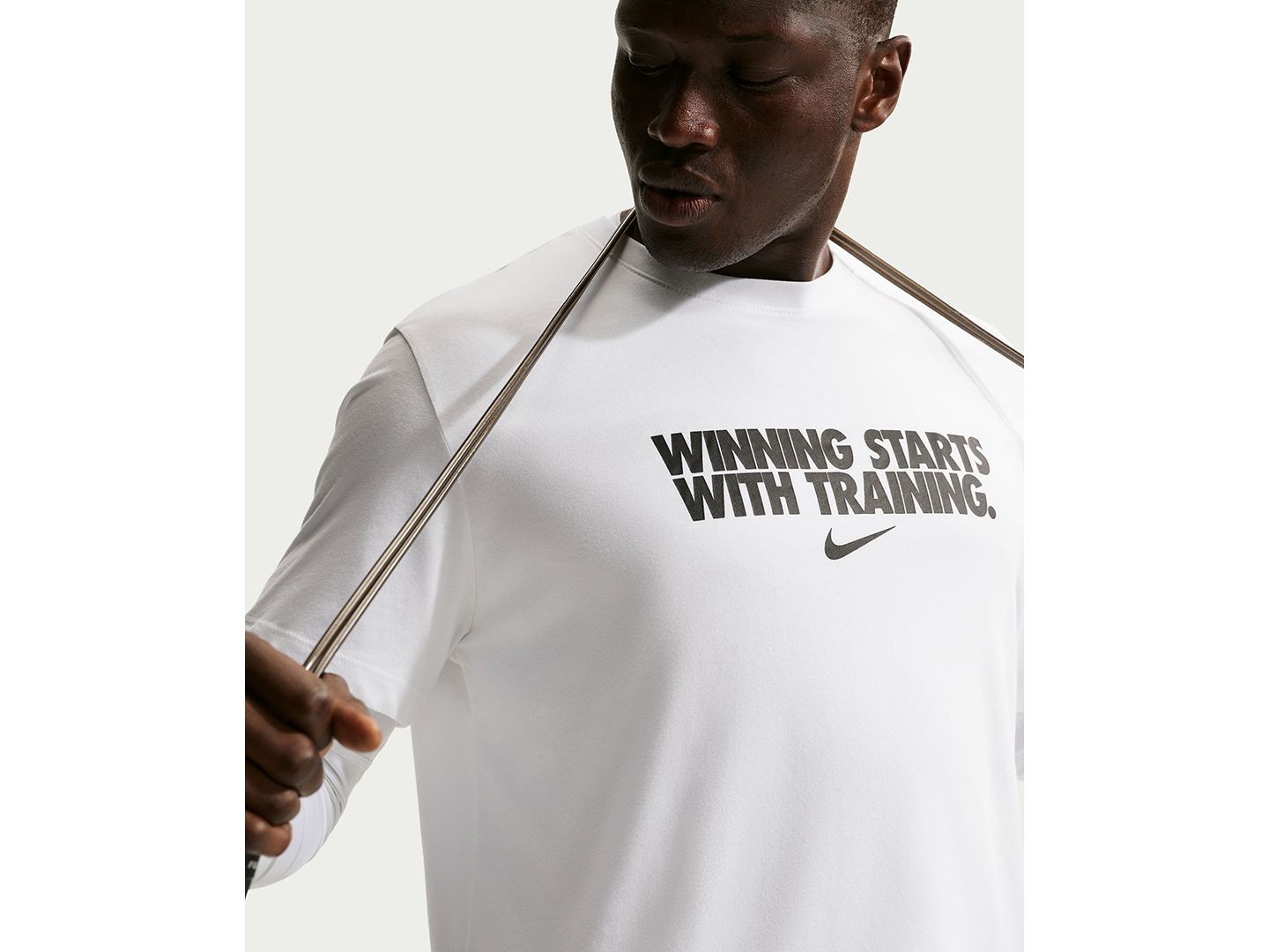 Мужская футболка Nike Dri-Fit Lightweight and Breathable, цвет: Белый / Чёрный — фото 3