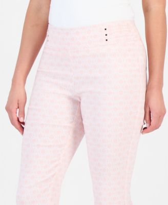 Petite Rivet-Trim Pull-On Capri Pants