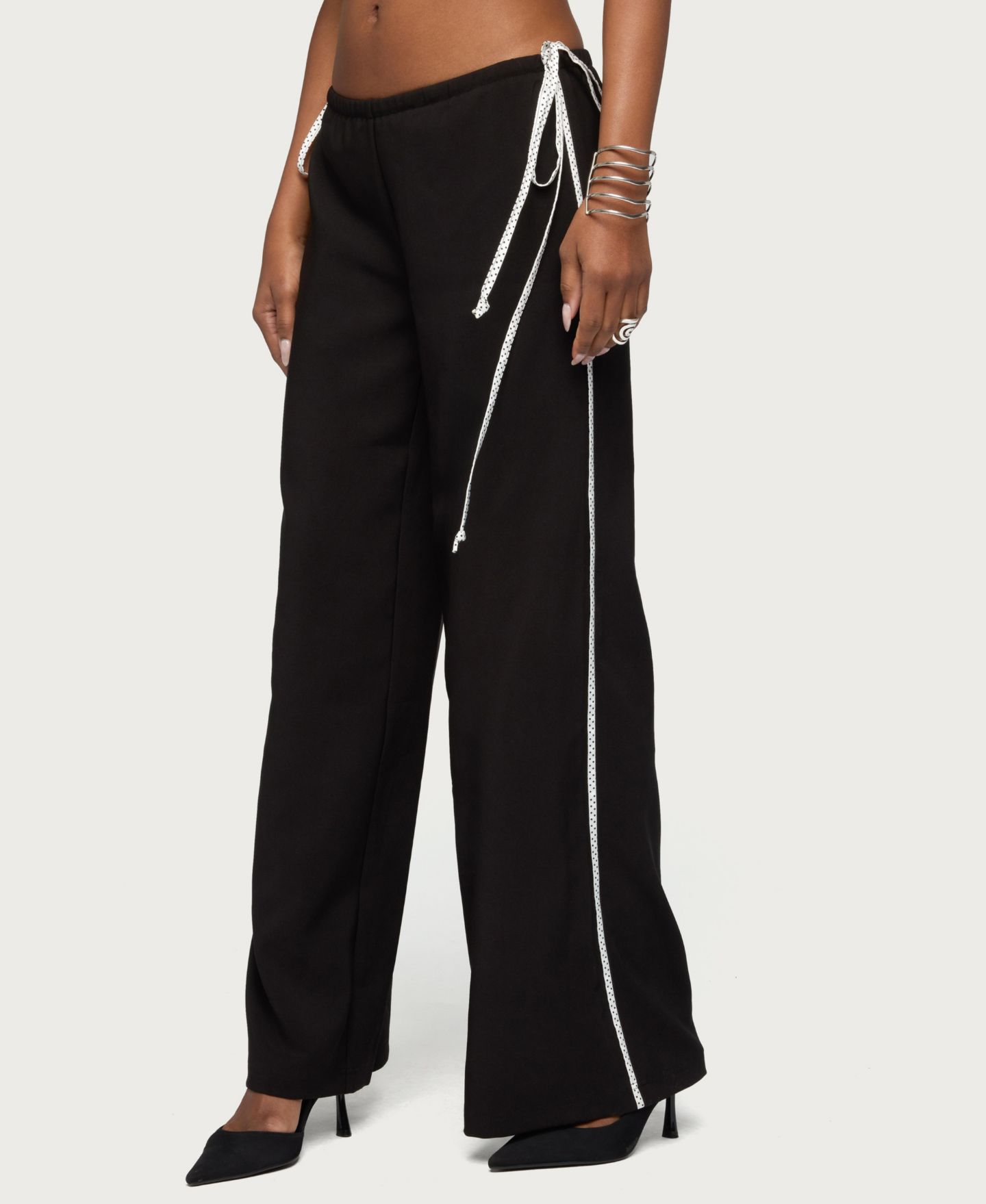 Женские брюки Edikted Mikah Dotted Ribbon Wide Leg, цвет: Чёрный — фото 4