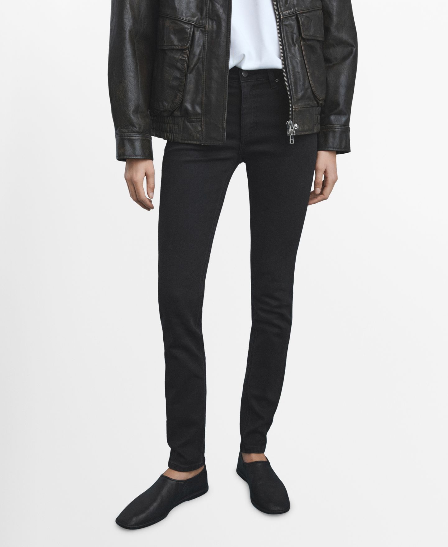 Женские джинсы Mango Mid-Rise Skinny, цвет: Чёрный джинсовый — фото 3