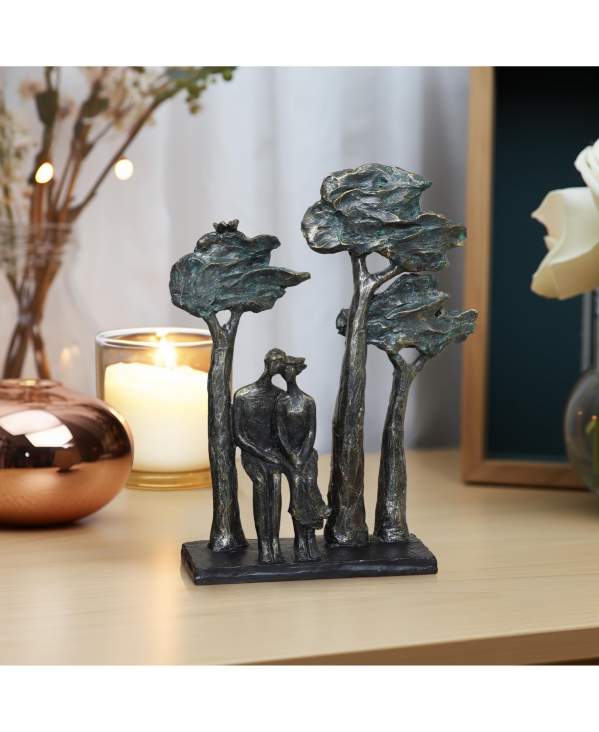 LuxenHome Resin Couple Love Windy Tabletop Decor