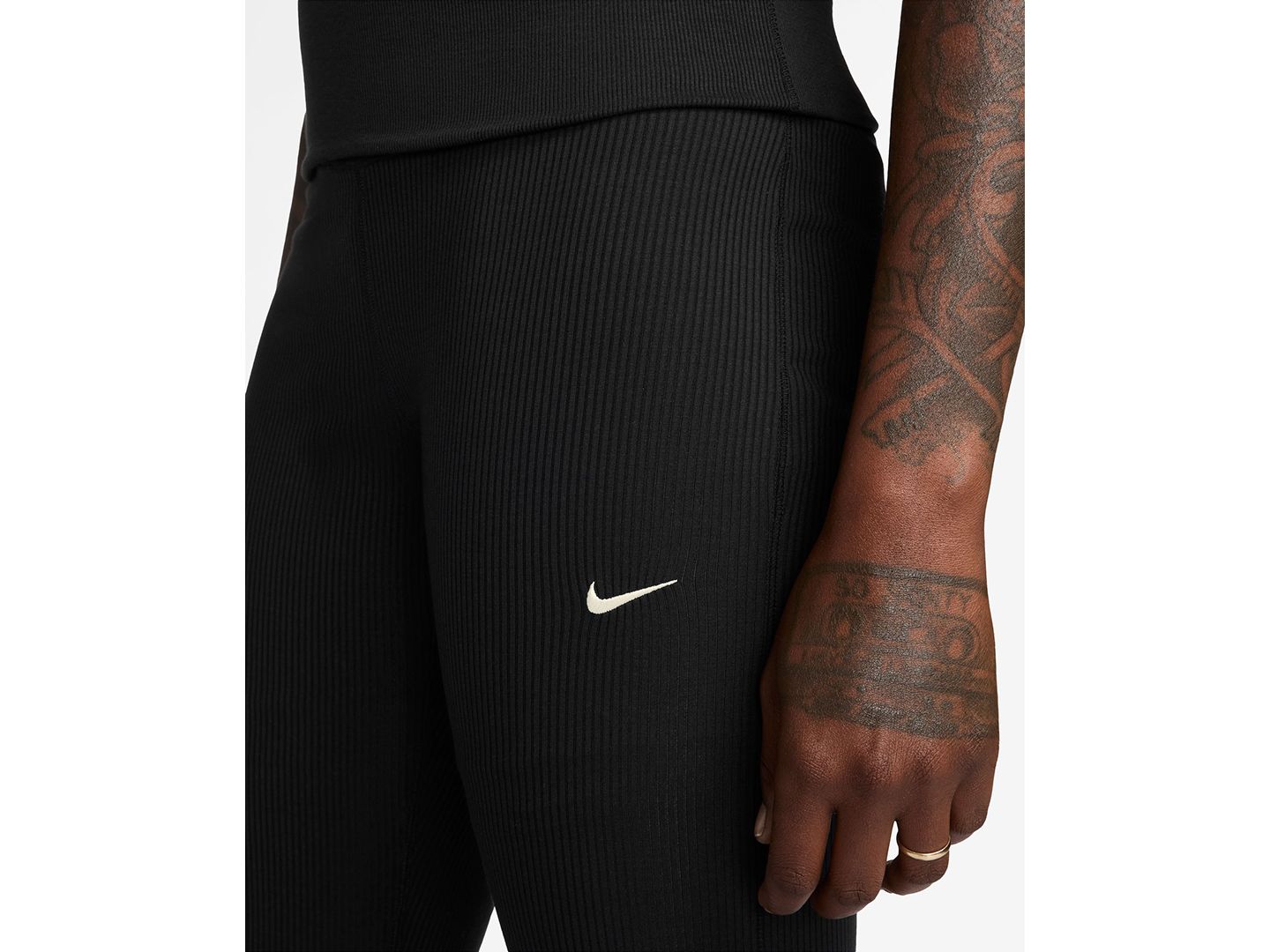 Женские брюки Nike Sportswear Chill Knit Mid-Rise Tight Ribbed, цвет: Чёрный / Молочный — фото 3
