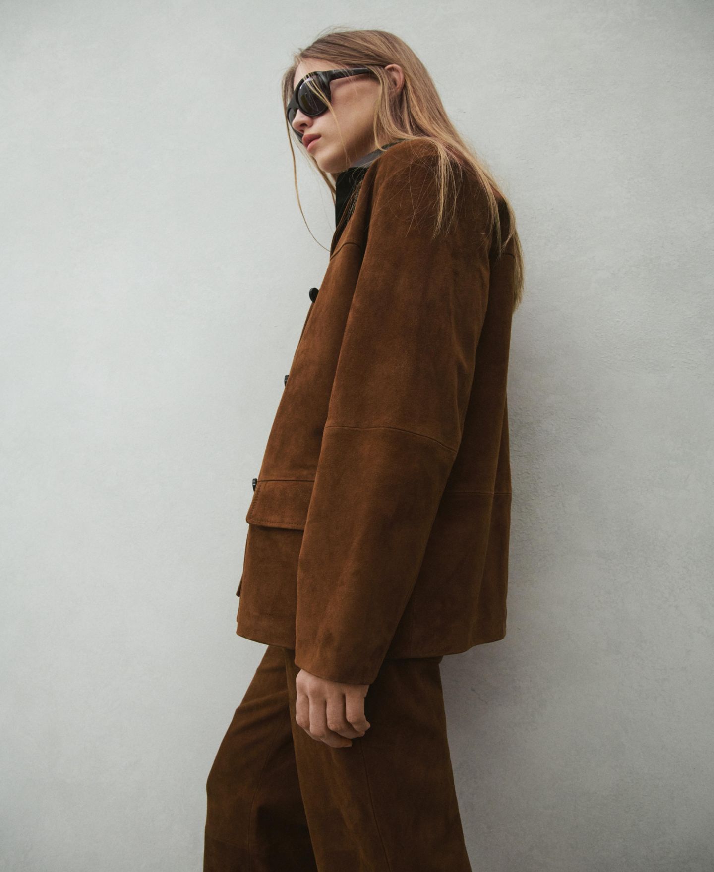 Женский пиджак MANGO Straight Suede Blazer, цвет: Коричневый — фото 1