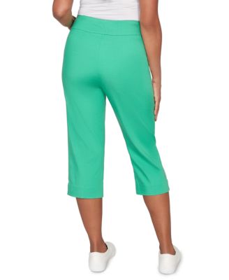 Petite Smooth Waist Easy Pull-On Capri Pants