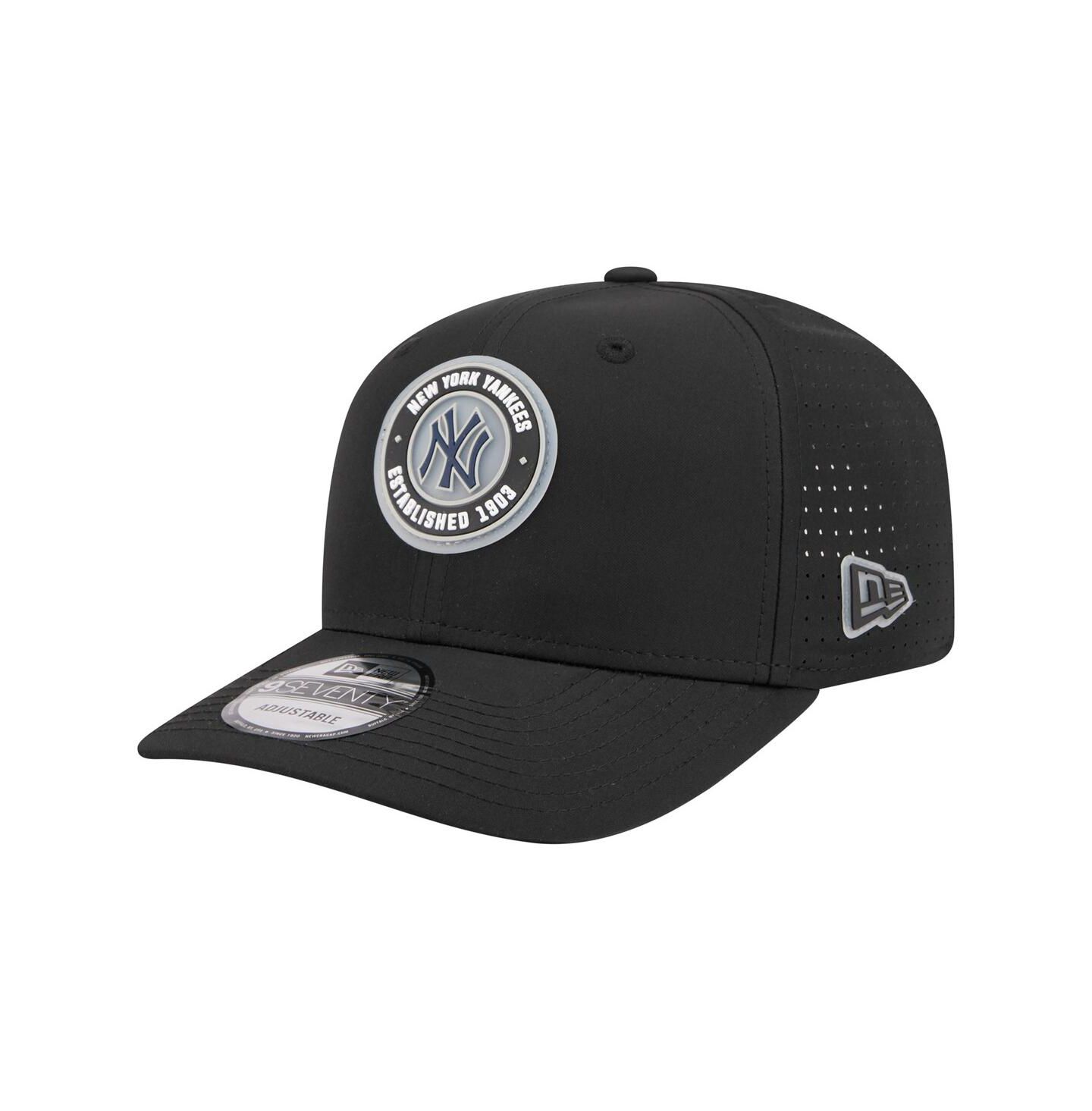 Мужская кепка New Era Black New York Yankees Circle 9SEVENTY Adjustable Hat — фото 1