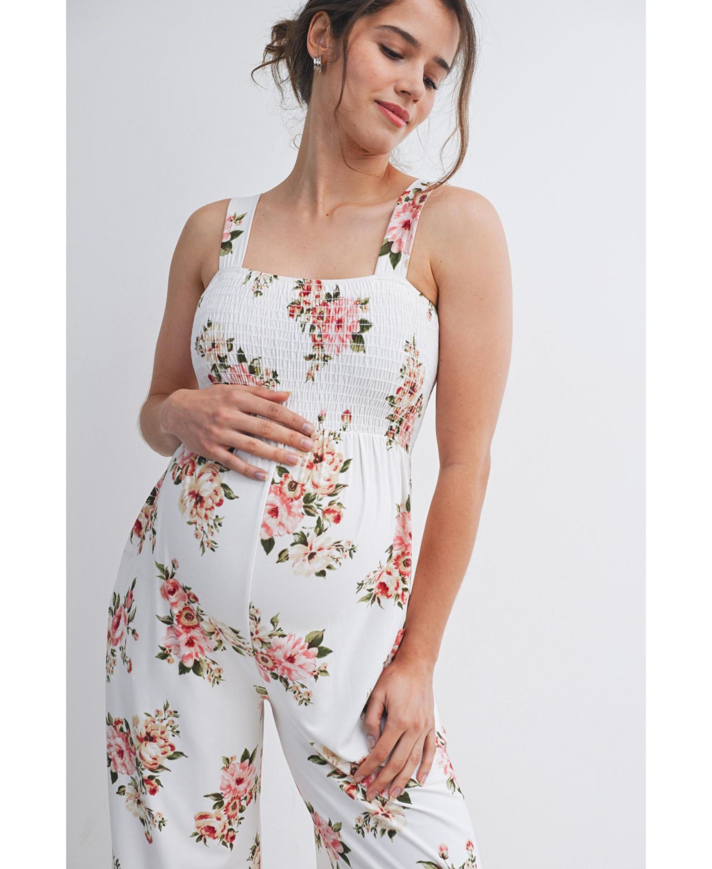 Женский комбинезон Hello Miz Maternity Floral Smocked Square Neck Wide Leg Jumpsuit with Pockets, цвет: Слоновая кость — фото 4