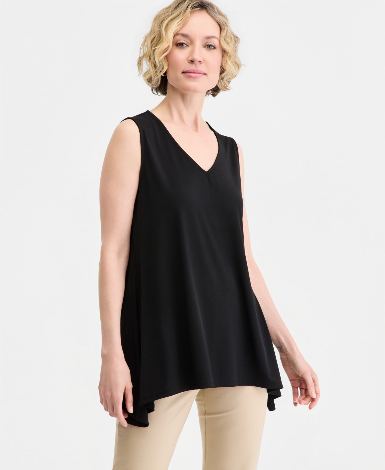 Women's Solid Sleeveless Vneck Knit Top