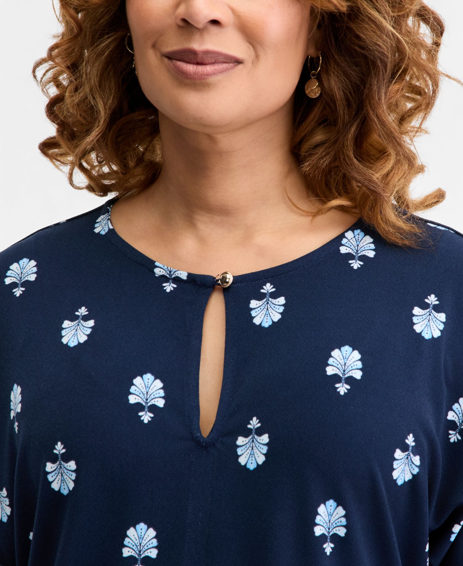 Petite Painted Fan Keyhole Short-Sleeve Top