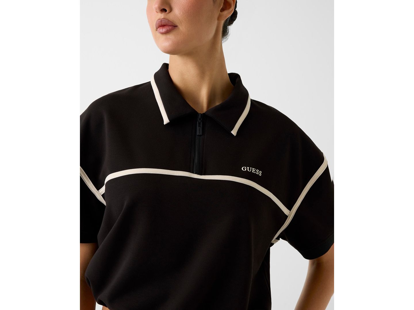 Женские толстовки GUESS Jasmine Crop Polo Half-Zip, цвет: Угольно-чёрный — фото 3