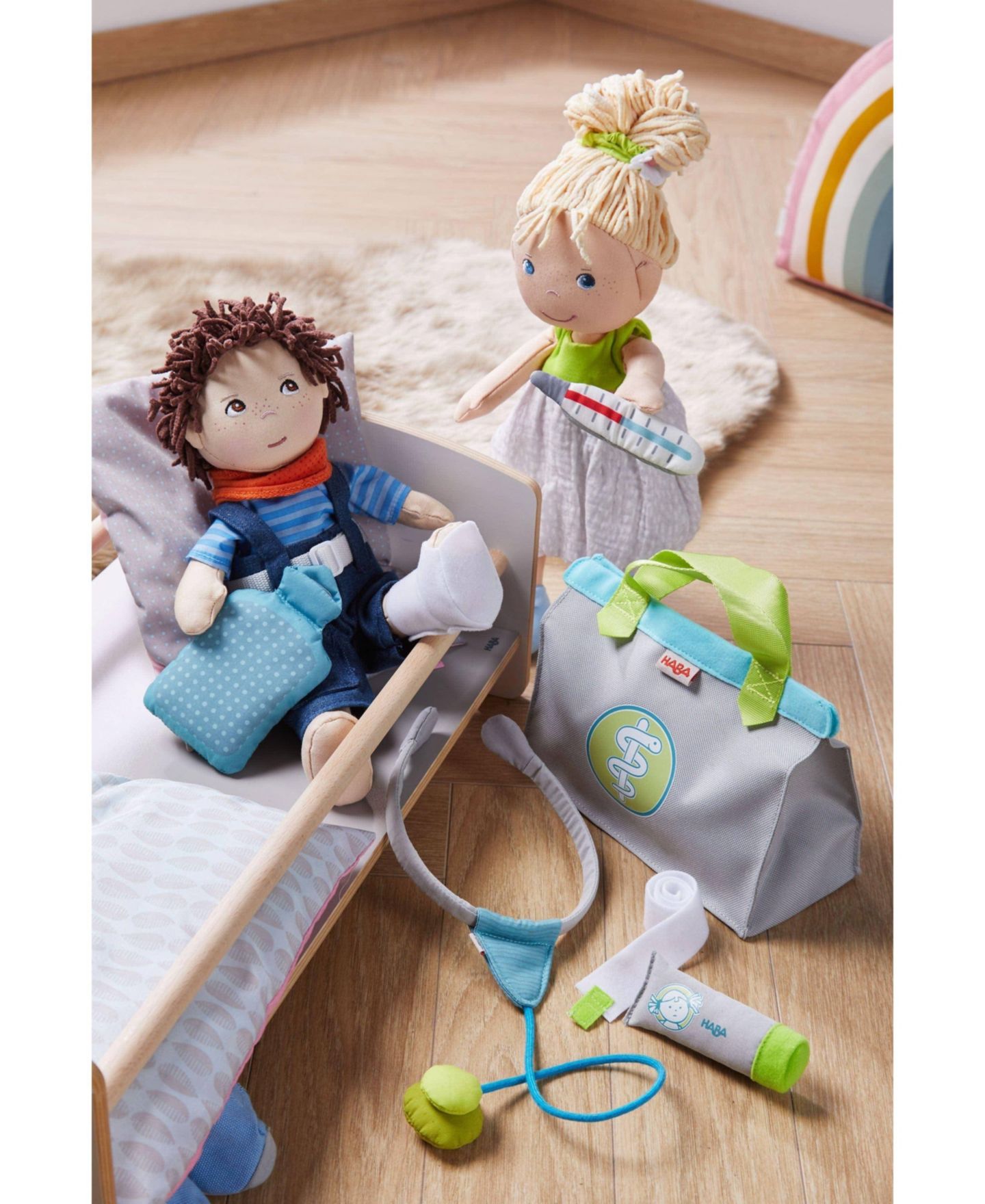 Детские куклы Haba Doctor Set 8-Piece Doll Accessories, Ages 3+ — фото 5