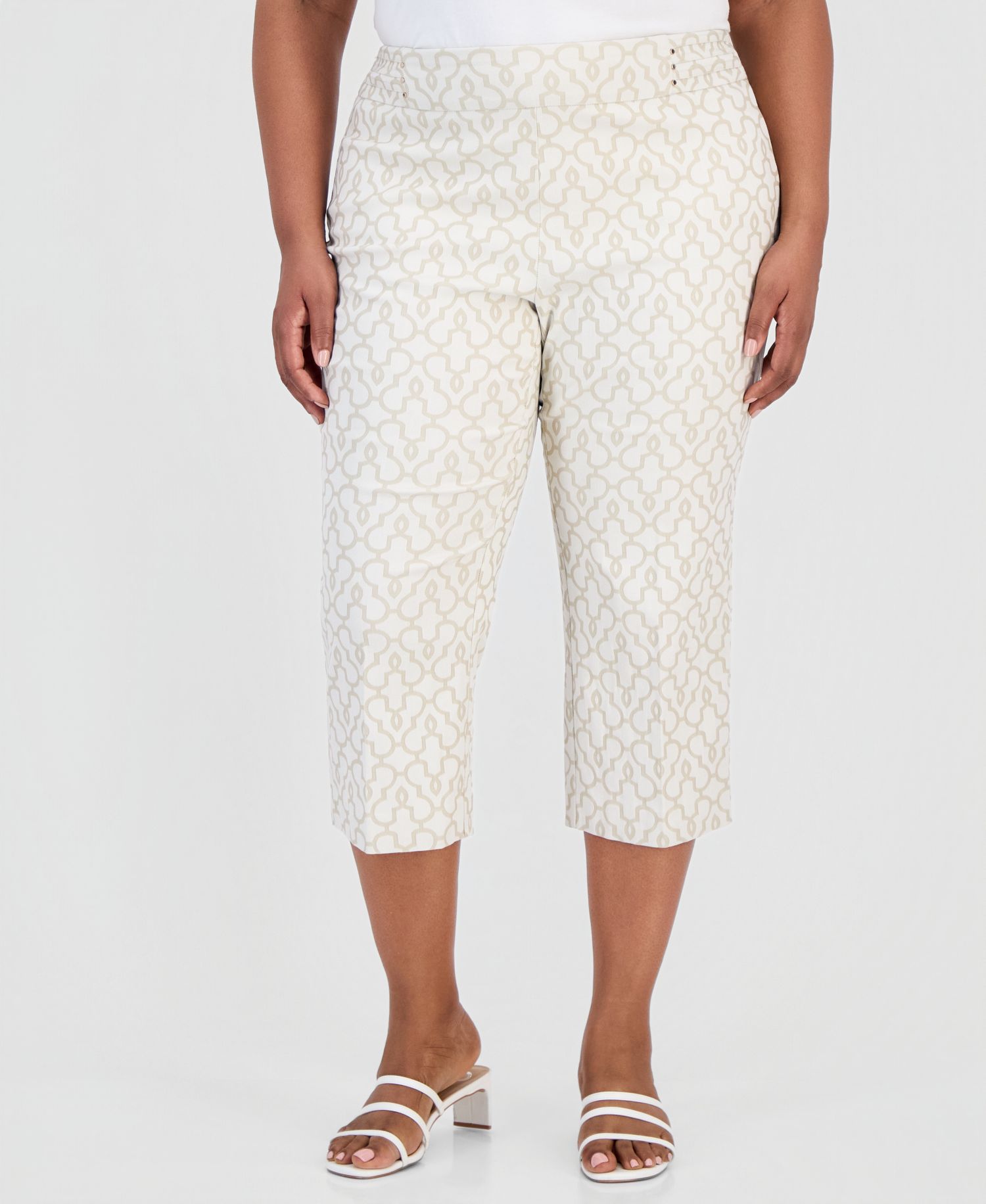 Plus Size Jacquard Rivet Capri Pants