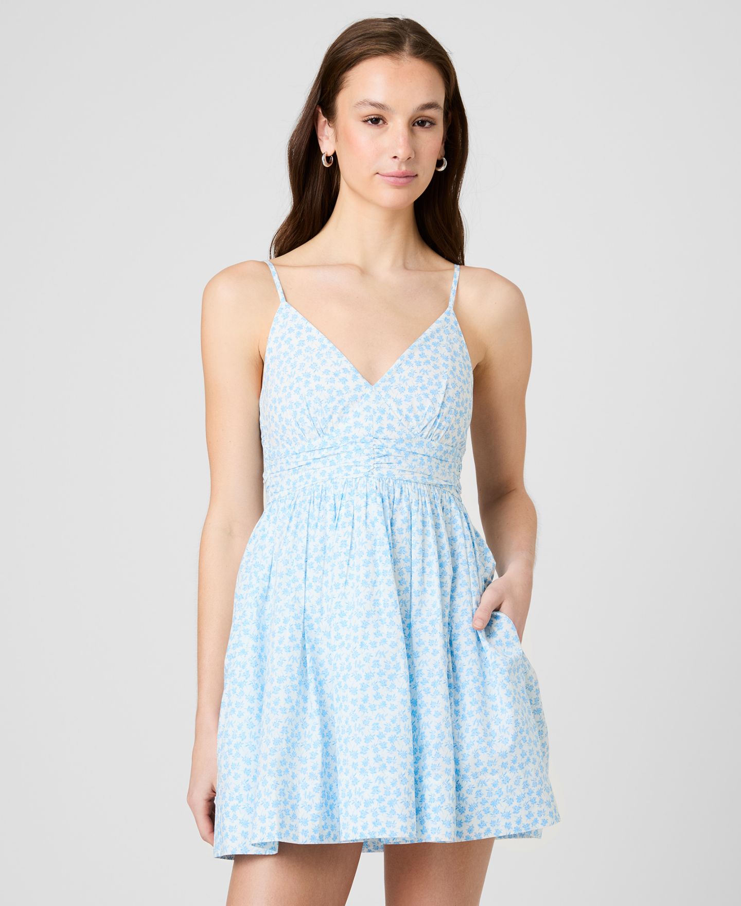 Женское платье French Connection V-Neck Floral Print Mini, цвет: Белый синий — фото 3