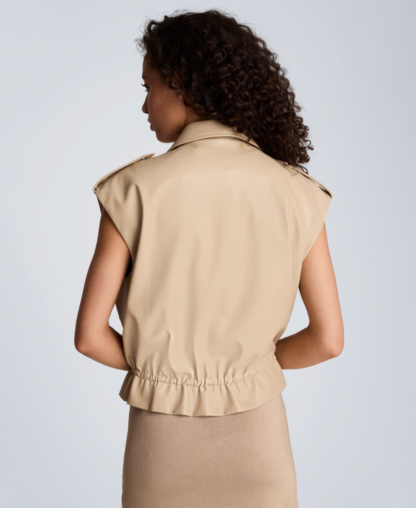 Женская куртка Kenneth Cole Collared Sleeveless Drawcord Snap-Front, цвет: Серо-коричневый — фото 10