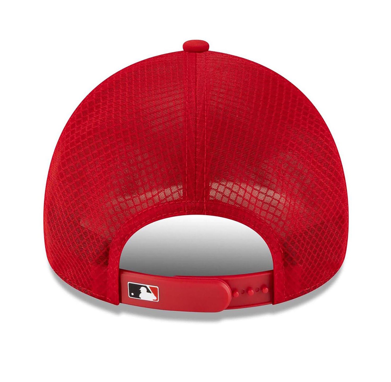 Men's Red Cincinnati Reds 2026 Batting Practice Apex 9FORTY Adjustable Trucker Hat