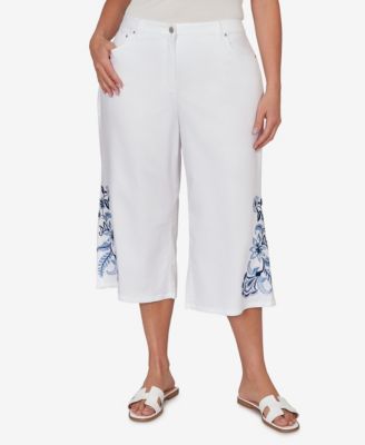 Plus Size Embroidered Hem Denim Capri Pants