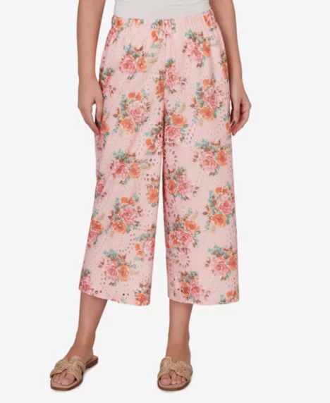 Petite Floral Eyelet Pull-On Capri Pants - Light Rose Multi