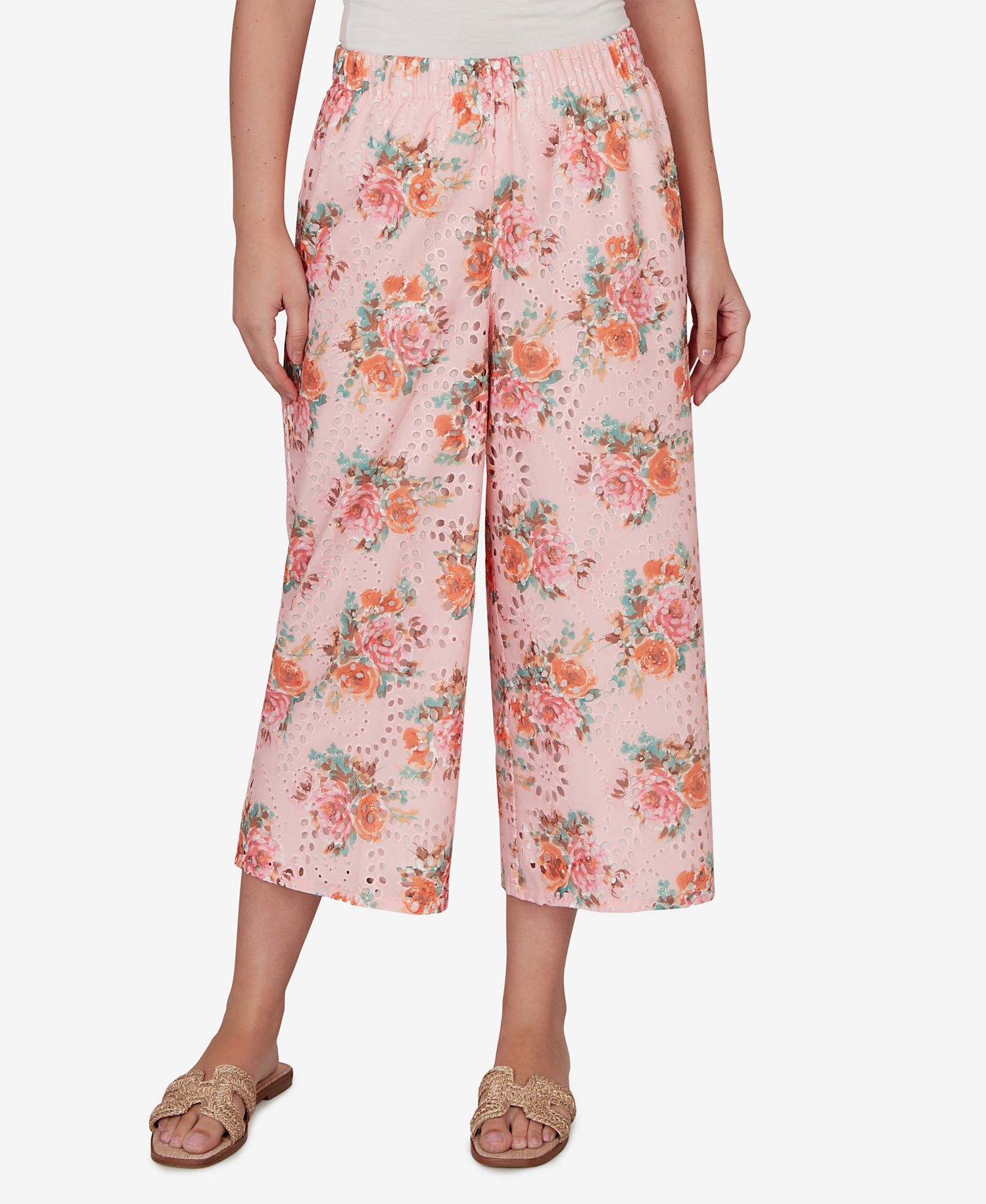 Petite Floral Eyelet Pull-On Capri Pants