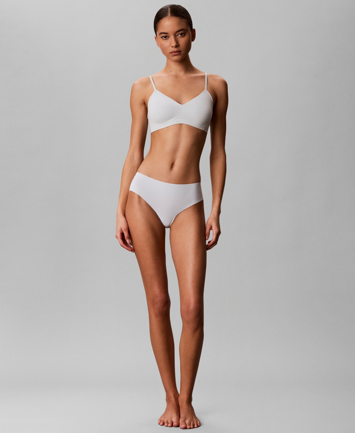Calvin Klein Women's Invisibles Microfiber Stretch Hipster Underwear D3429