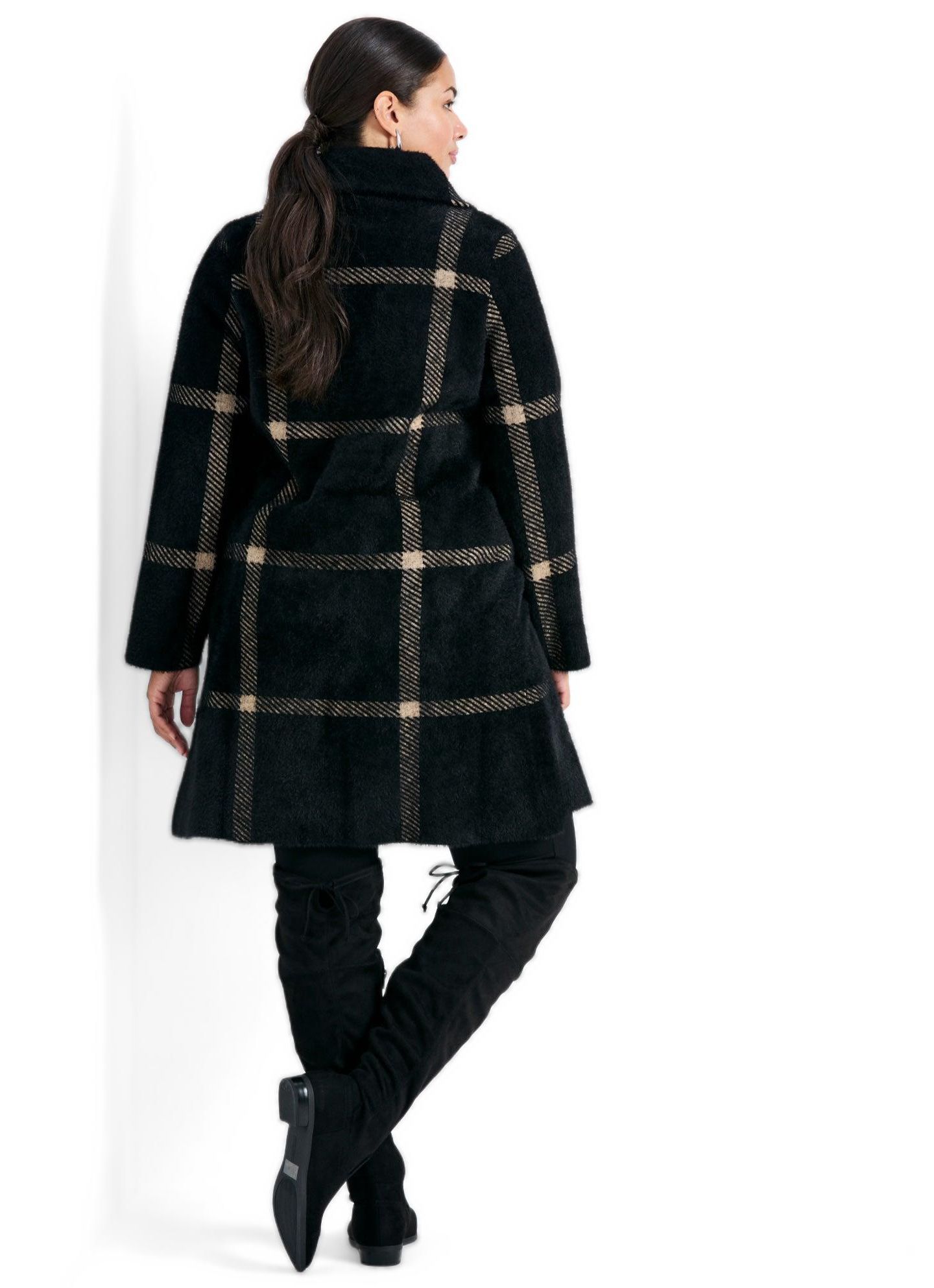 Женское пальто Avenue Plus Size Gigi Check Sweater Coat, цвет: Чёрный верблюжий клетчатый — фото 3