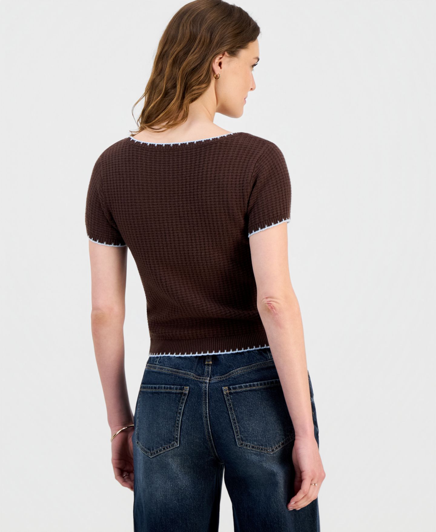 Женский свитер Ultra Flirt Juniors' Waffle-Knit Short-Sleeve Sweater, цвет: Шоколадный / Синий — фото 2