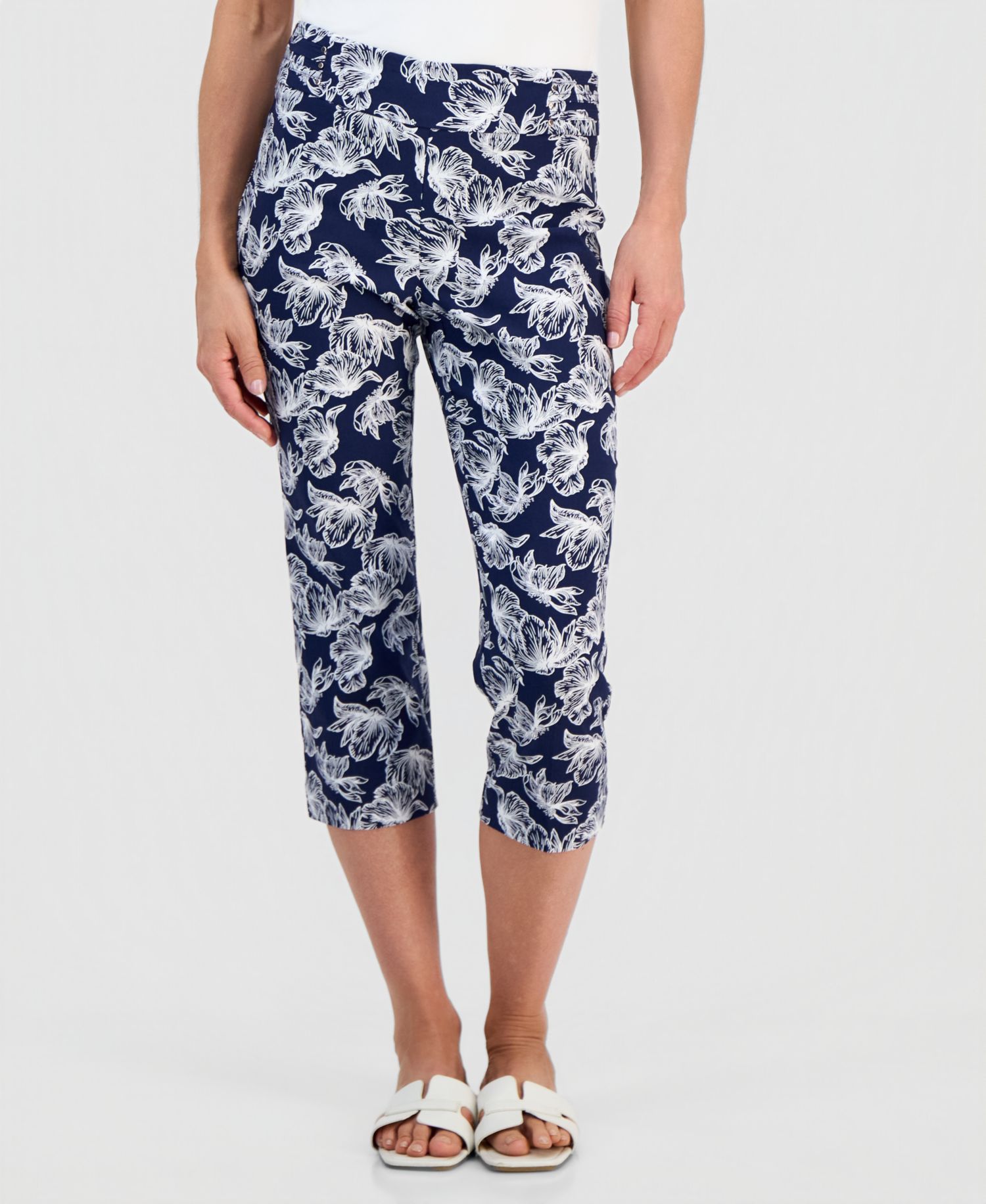 Women's Printed Pull-On Capri Pants