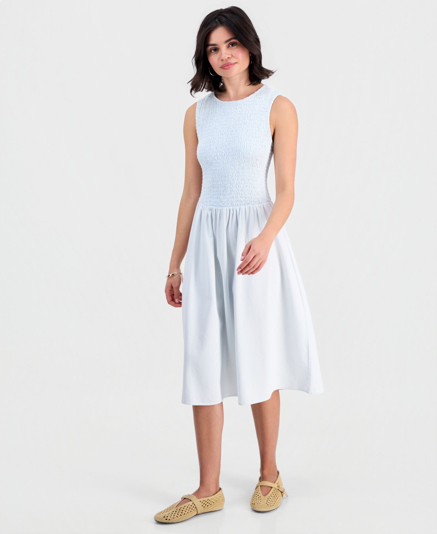 Женское платье And Now This Petite Chambray Smocked Midi, цвет: Выбеленный джинсовый — фото 1