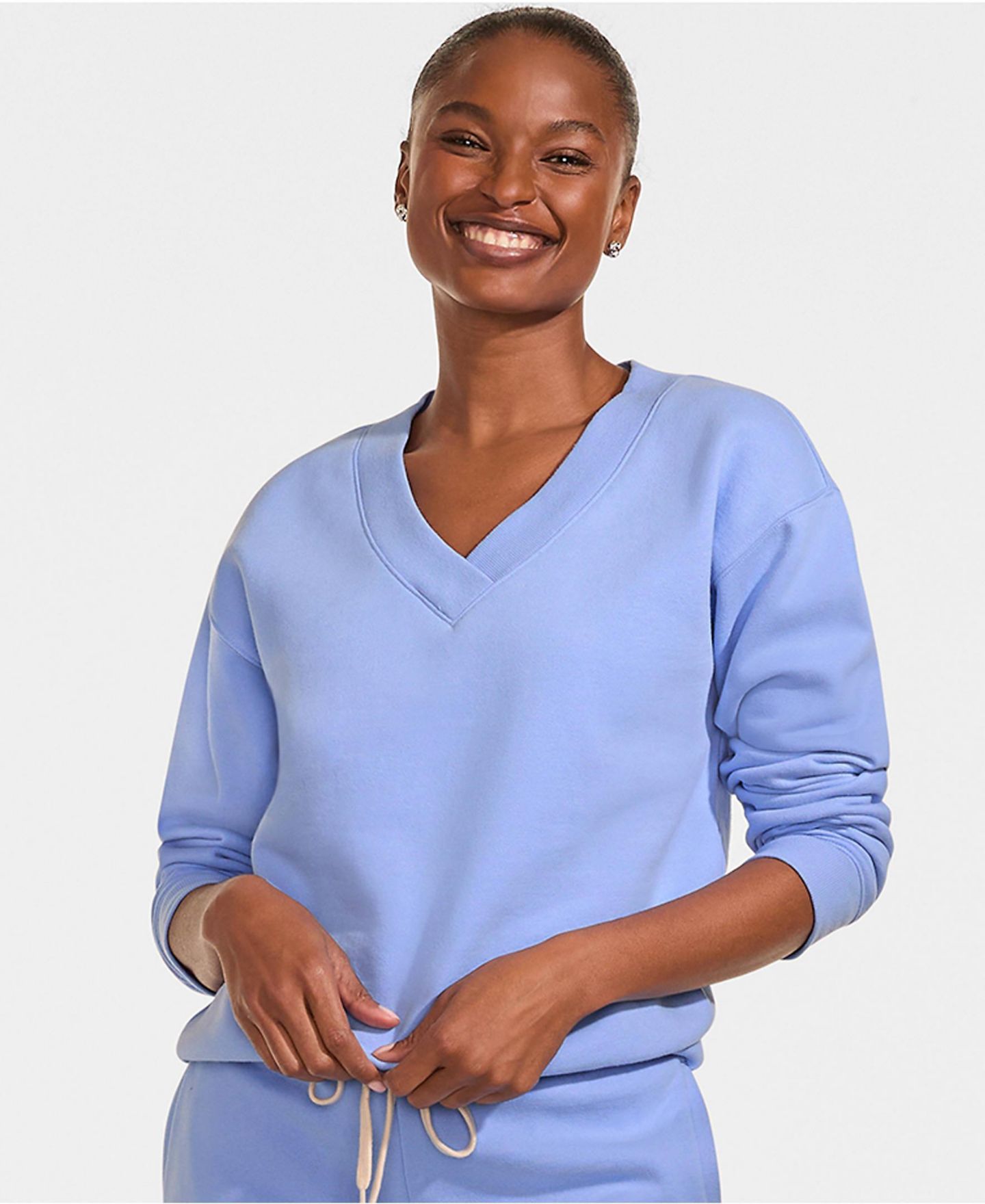 Женские толстовки Lands' End Long Sleeve Serious Sweats V-neck, цвет: Прозрачный синий небесно-голубой — фото 3