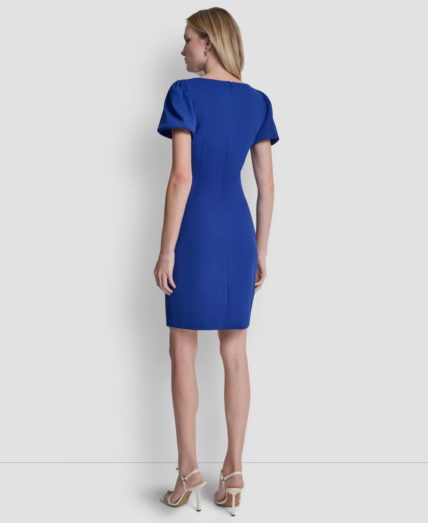Женское платье DKNY Bubble-Sleeve Scuba Crepe Ruched Sheath, цвет: Regatta — фото 5