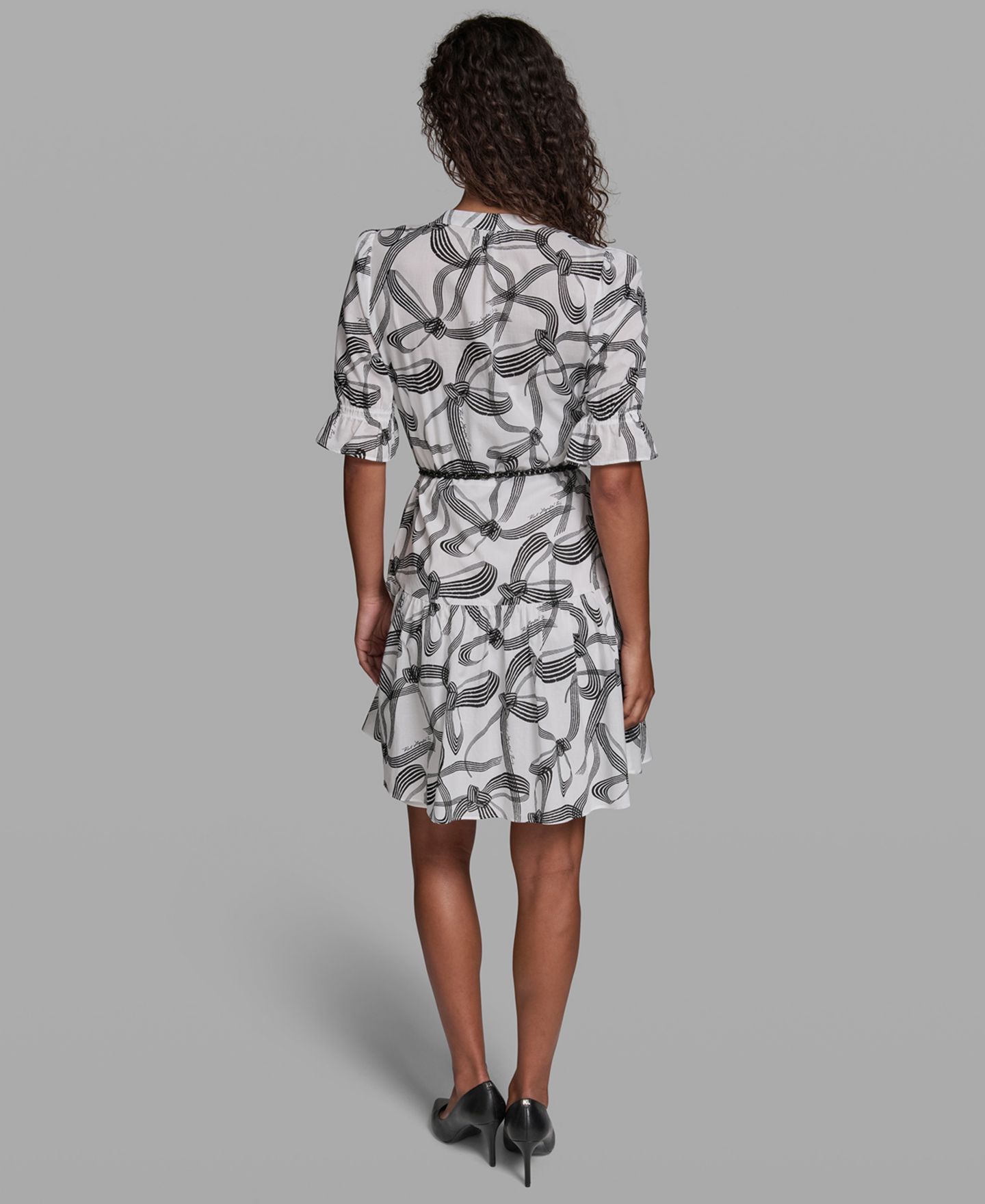 Женское платье KARL LAGERFELD PARIS Petite Printed V-Neck Belted, цвет: Мягкий белый / Чёрный — фото 5