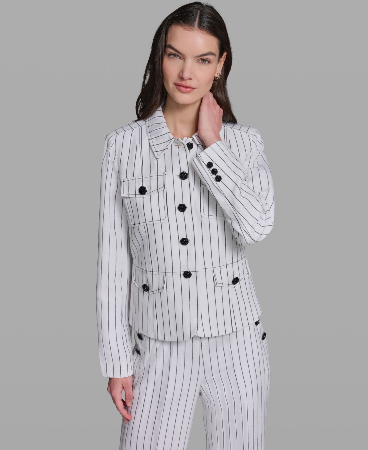 Женская куртка KARL LAGERFELD PARIS Linen-Blend Striped Collared, цвет: Белый / Чёрный — фото 1