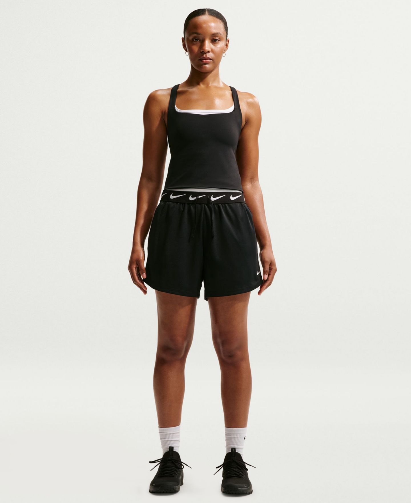 Женские шорты Nike Attack Dri-FIT Mid-Rise, цвет: Чёрный / Белый — фото 1