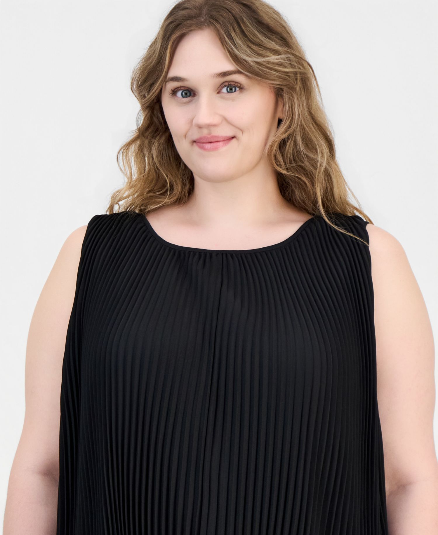 Plus Size Round-Neck Sleeveless Pleated Top