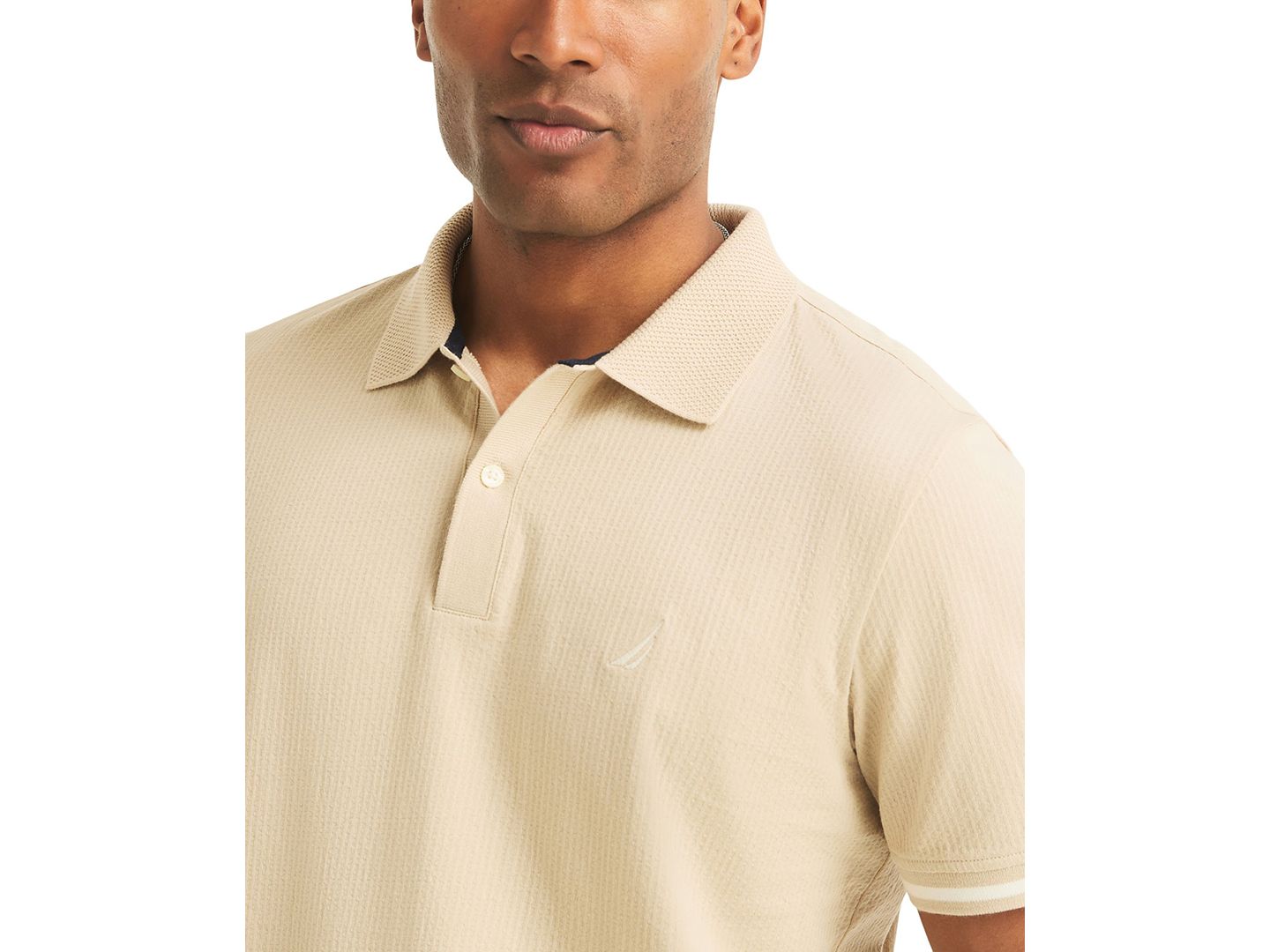 Мужское поло Nautica Short-Sleeve Compact Seersucker Polo Shirt, цвет: Серо-бежевый — фото 3