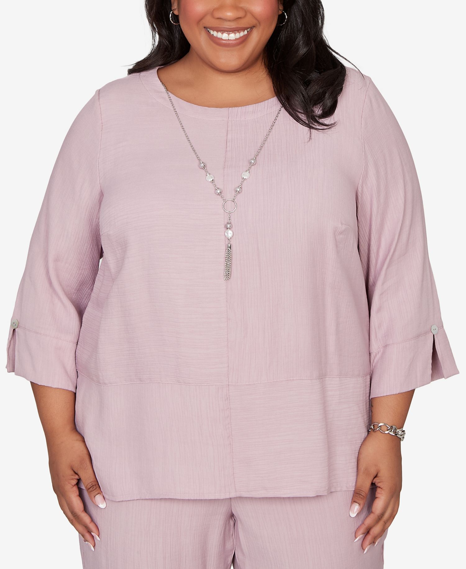 Plus Size Vintage Charm Textured Spliced Rose Top with Necklace