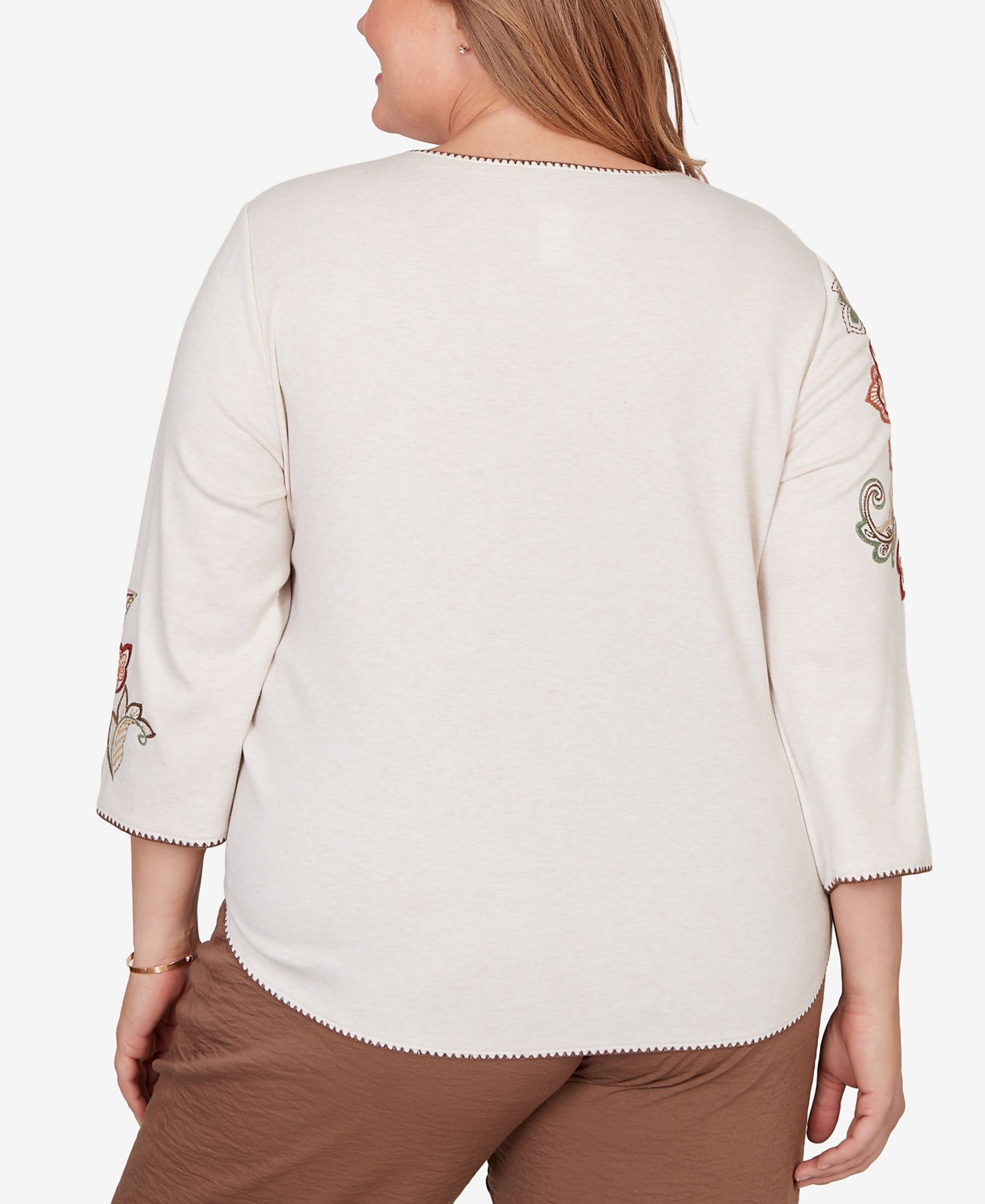 Женский топ Alfred Dunner Plus Size Spice Market Asymmetrical Scroll Floral Round Hem, цвет: Овсяный — фото 6