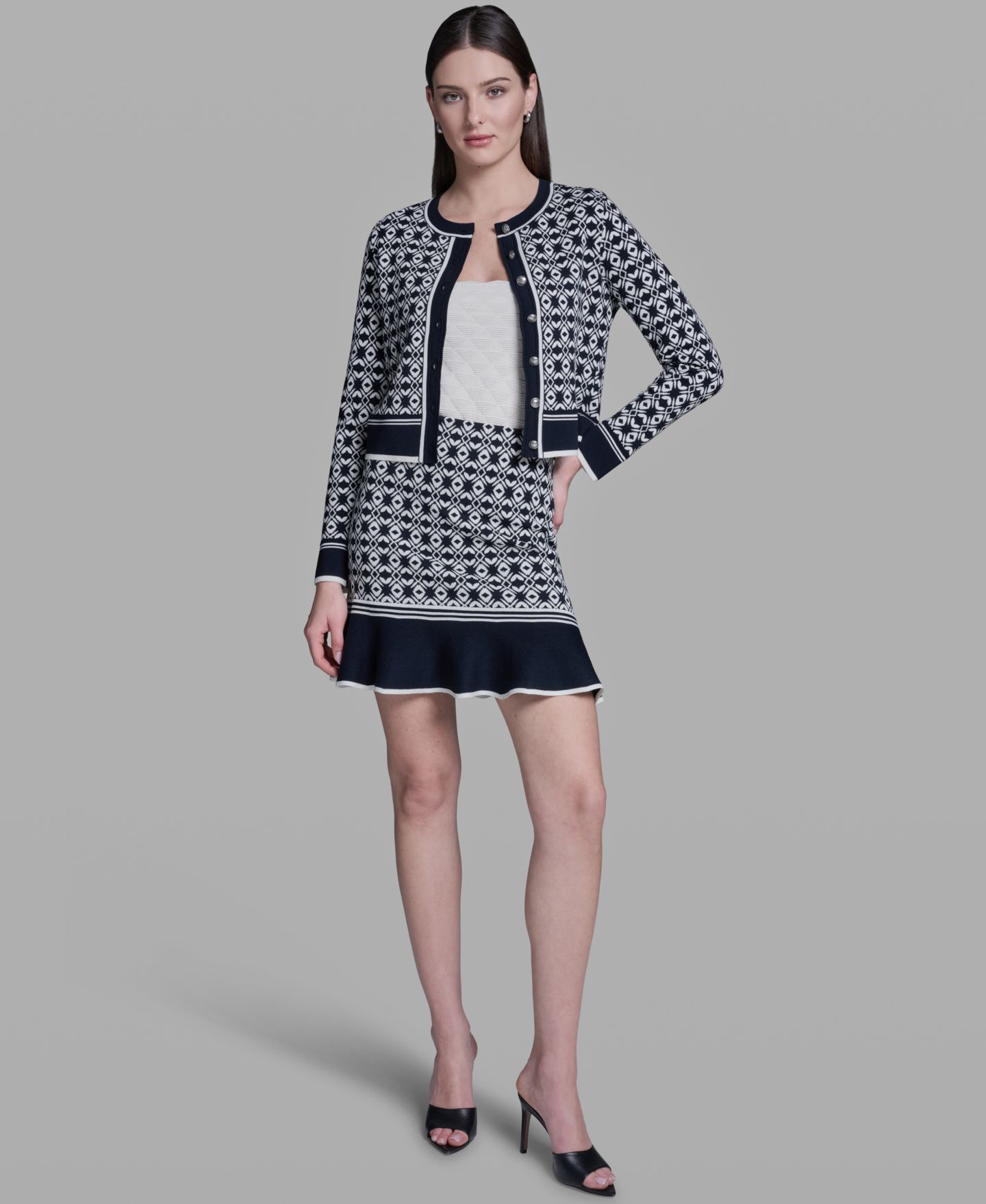 Женская куртка BCBG Printed Crewneck Sweater Jacket, цвет: Глубокий морской / Белый — фото 2