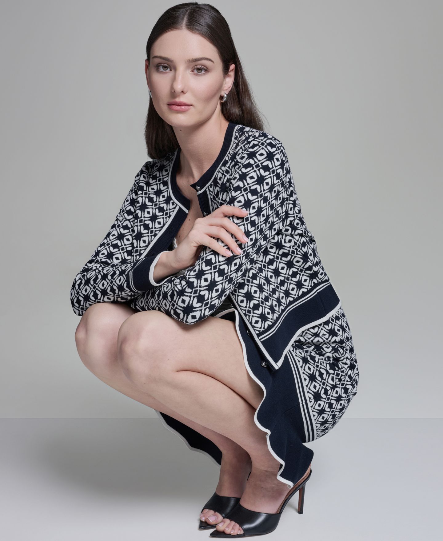 Женская куртка BCBG Printed Crewneck Sweater Jacket, цвет: Глубокий морской / Белый — фото 11